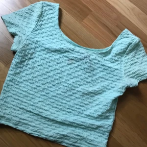  - Kortärmad magtröja från hm,aldrig använd ,30kr 