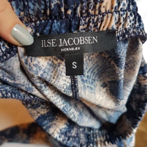  - Byxor från Ilse Jacobsen  Jätteskönt material, stretchiga  Nyskick  