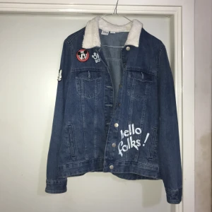  - Fin jacka med bra passform. Utmärkt skick, knappt använd 