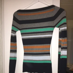  - Randig tröja aldrig använd. Frakt ingår ej 