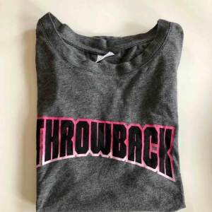  - Fin t-shirt från ginatricot. Frakt tillkommer 