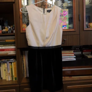  - Klänning använd fåtal gånger från topshop. I fint skick. Frakten ingår i priset 