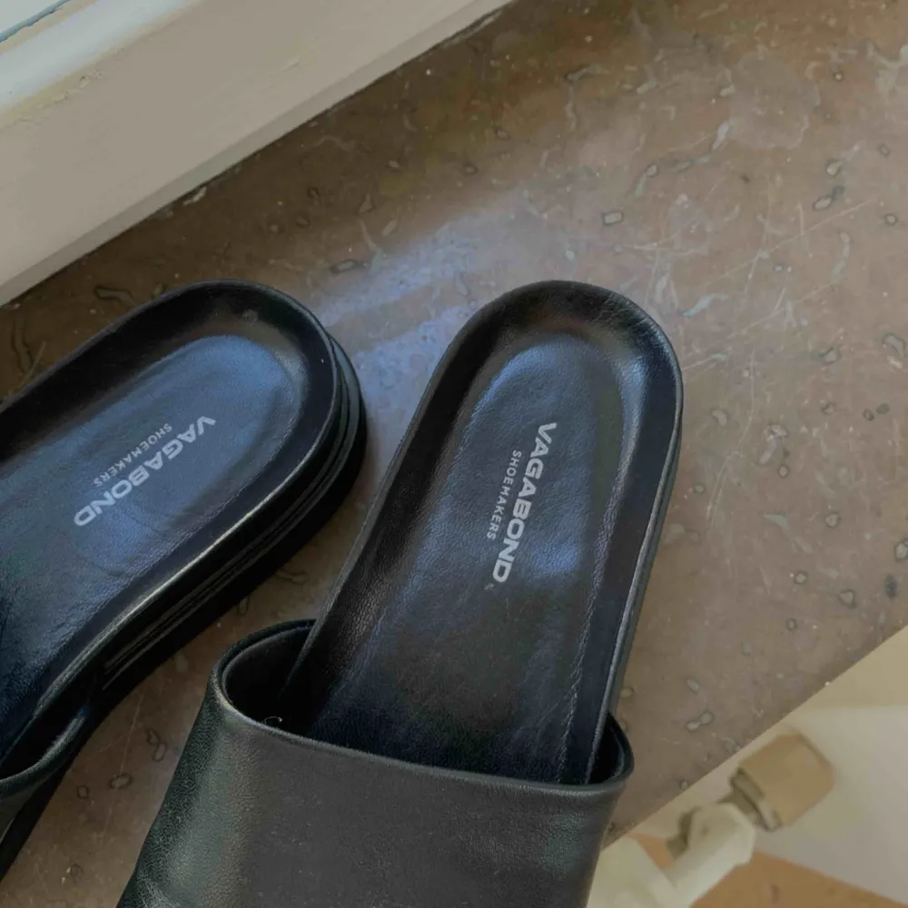 Jättefina sandaler i äkta läder från Vagabond! Använda ca fem gånger endast. . Skor.