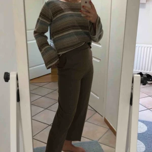  - Skönaste beiga brallorna från Zara! Säljer för att de är lite för stora. Märkta med S men skulle även passa en M✌🏻