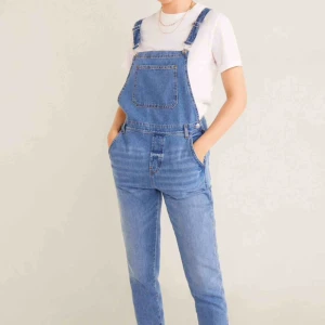  - Använda en gång. Köpta på mango. Skönaste jag någonsin burit men köpt svarta och behöver då inte två par. Är själv storlek S men köpte M för att kunna vika nere vid benen.   Kan mötas i Stockholm.