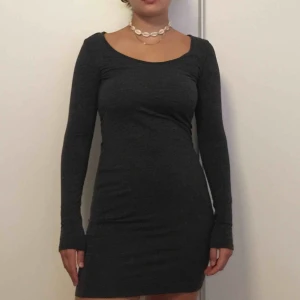  - Klänning från hm i nysckick, den är stretchig så kan passa både mindre och större strl. 