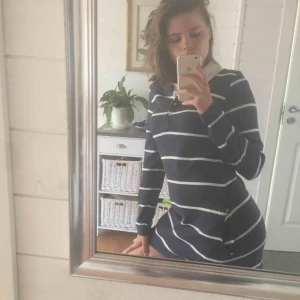  - Snygg, blå-vit randig Gant-klänning i topp-skick för 200 kr !!!  Den har blivit för liten för mig. 