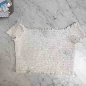  - Off shoulder Topp från h&m använd 1 gång. Kan mötas i Falun/Sthlm eller posta mot fraktavgift 