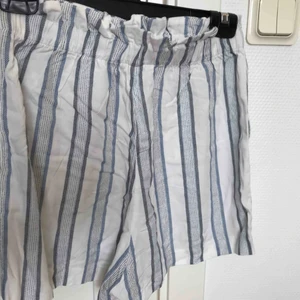  - Tunna shorts från H&M med fickor. Aldrig använda.