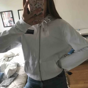  - Ck kofta köpt i USA för 100 dollar är typ oanvänd, passar xs/s