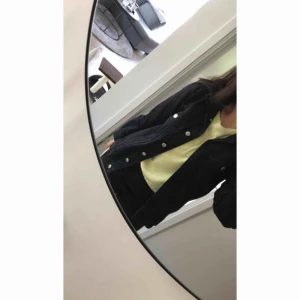  - Svart jeansjacka, endast använd ett fåtal gånger! Nyskick!