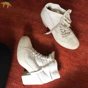  - Not so white anymore - klackskor. Kanske något för den händige?