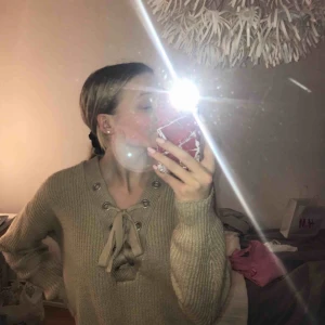  - Jättesöt stickad tröja från H&M som ja säljer pga att ja inte använder den längre🤩💓