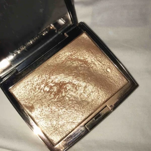 - Anastasia highlighter i amrezy. Självfallet äkta