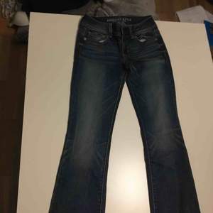 Kickboot jeans från amerikan eagle använt sparsamt så gott som nya