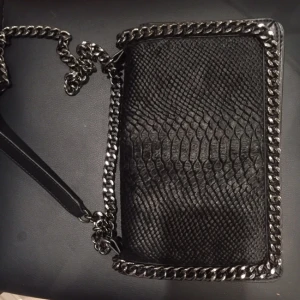  - Helt ny Zara väska ifrån Höst kollektionen 2016. 1100kr i nypris. Den är helt oanvänd.