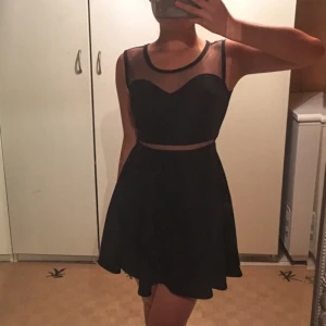  - Jätte fin helt ny svart klänning!! 😍😍💕
Frakt 50.
Swish eller mötas upp i Strängnäs.