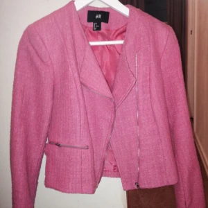  - Säljer min rosa jacka från H&M 