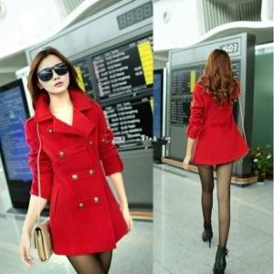  - Röd kappa jätteskön. För liten för mig som är M, står M i jackan men jag kan ej ha den. Skulle säga S. Inköpspris 299 kr, aldrig använd bara provad. 

Pris kan diskuteras, köparen står för frakt