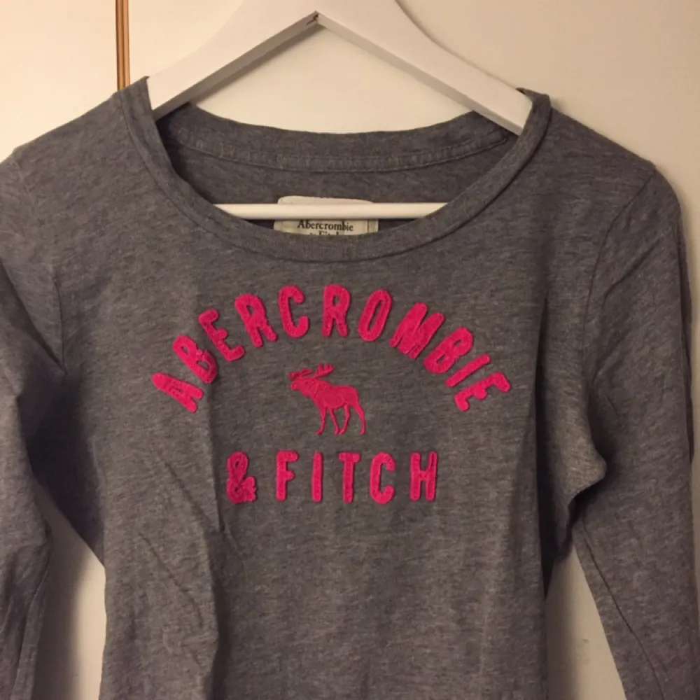 Tröja från Abercrombie and Fitch. Bra skick!. Toppar.