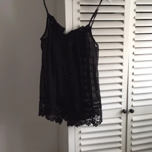  - Söt topp från Vila. Kan användas om man är en S-L  