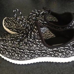  - Helt nya! Passar storlek 39-40