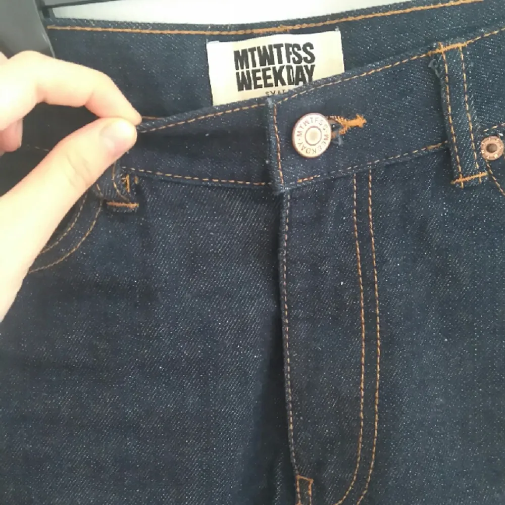 Jeansshorts från Weekday, MTWTFSS. Köpte dem förra året för 200kr och använt dem en gång! 🌈

Köp dessa + dem ljusa CHEAP MONDAY shortsen för bara 125kr (plus ev. frakt) !!!. Shorts.