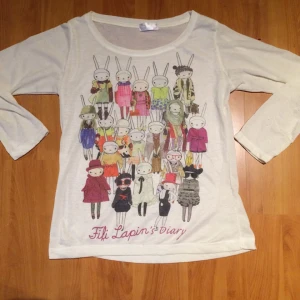  - en söt tunn långärmad tröja med kaniner.   storlek XS/S  kan lämnas i Askersund eller Örebro, annars pris+frakt.  tar gärna swish!💸