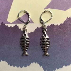  - Handgjorda örhängen 🐟 (+9kr frakt) 