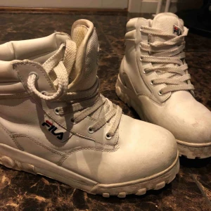  - Jätte snygga kängor, använt endast en säsong. Orginal pris 1100kr🌹