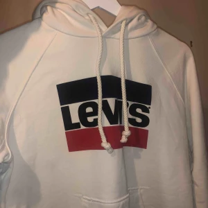 - Säljer min levis hoodie då den inte kommer till användning. Köpt på levis butiken i mall of scandinavia för 900kr. Knappt använd.  