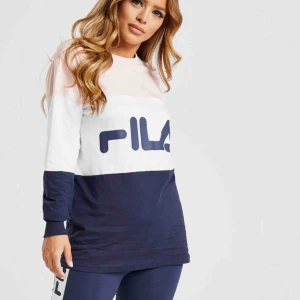  - Oversized Fila långärmad tröja helt ny prislapp finns fortfarande kvar för 200kr 