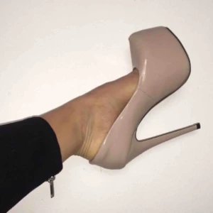  - Pumps från Rebecca Stella.  Sparsamt använda!