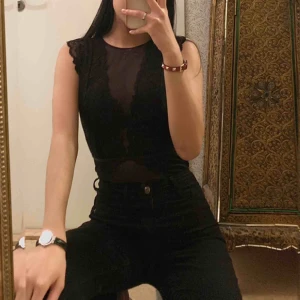  - Spetsbody, knappst använd. Frakt tillkommer.