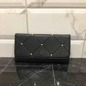  - Plånbok får plats med 15 kort har ett mynt fack och 4 sedel fack frakt är 11kr