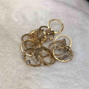  - Köp alla ringar för 200kr, annars 30kr/st  Det är totalt 16 st 😍😍