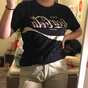  - Svart Coca cola tröja. Köpt second hand