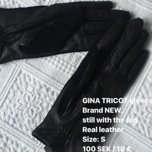  - Gina Tricot  Brand new  Storlek: XS/S   Perfekt till vintern. Jag har redan handskar därför jag säljer dem. 