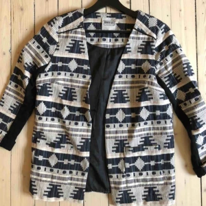  - Mönstrad kavaj från VeroModa i jättefint skick. 