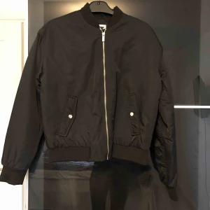  - Bomberjacka från Junkyard, aldrig använd 