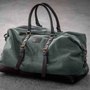  - Weekend-bag oanvänd i armégrön! Nypris ca 700 kr! 