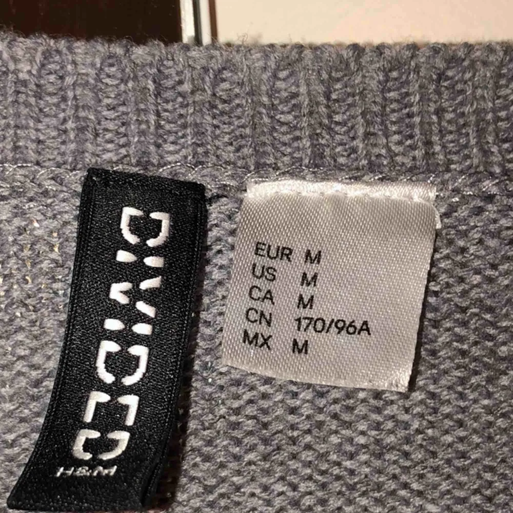 Pärl-tröja från H&M. Hör av dig om du undrar något💖. Tröjor & Koftor.