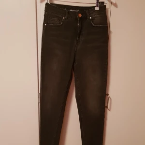  - Mummyjeans från Bikbok (nya)