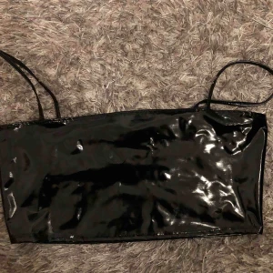  - Lack linne, aldrig använt så det är i bra skick!! Funkar perfekt nu till nyår t ex