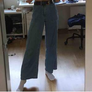 Trendiga vida jeans som jag säljer då jag har flera liknande :)