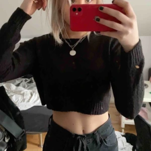  - Stickad croppad tröja