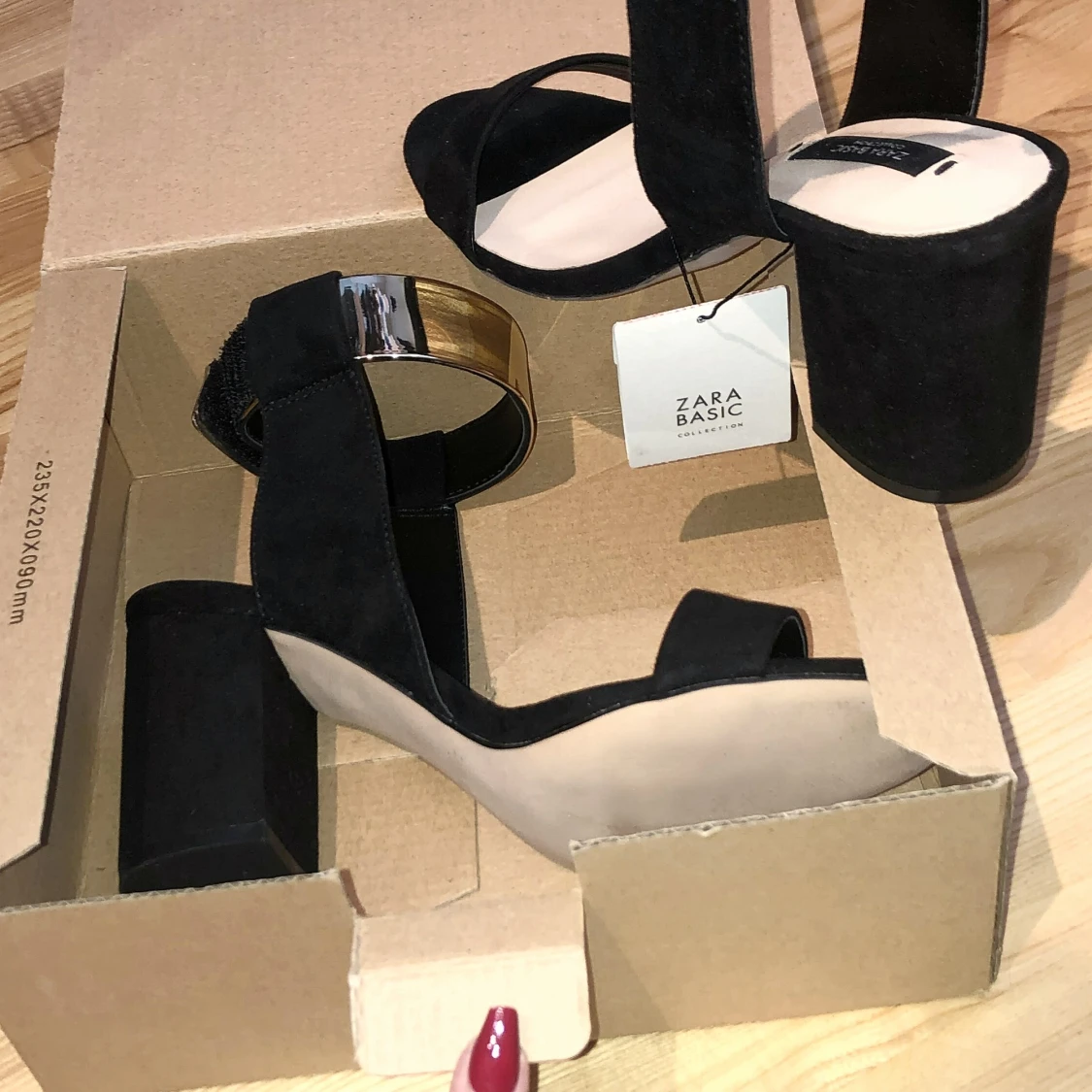 Zara klackar 37 guld detalj - 90