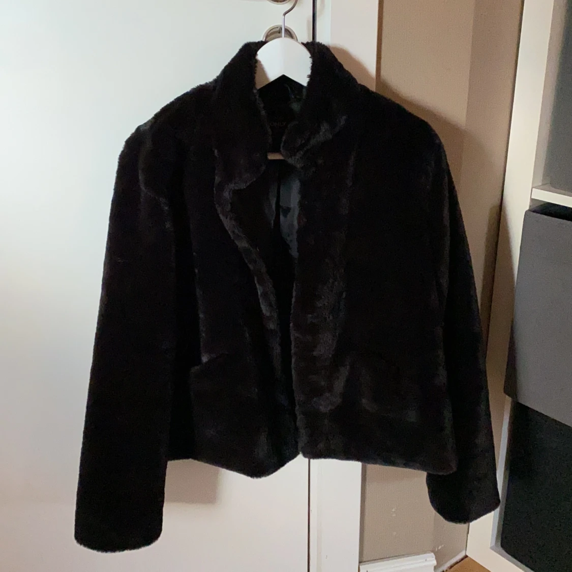 Svart pälsjacka strl S - 90