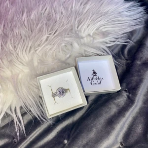 Albrekts Guld ring - Albrekts Guld ring 17cm nästan helt oanvänd så den är felfri och som ny.  Köpt för några år sedan. Nypris var då 599, den säljs fortfarande 