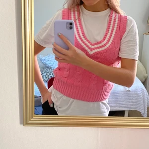 Rosa stickad väst - Super fin stickad väst i storlek s!!💜💜